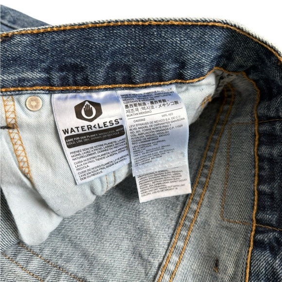 LEVI MEN'S BIG & TALL 550 RELAXED FIT JEANS  46 X 34 - Picture 4 of 10